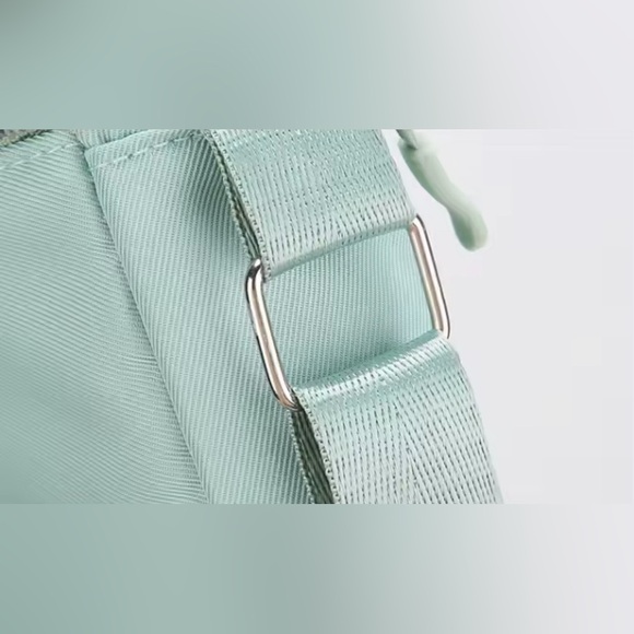 Snoopy Green Crossbody Bag - Picture 8 of 10